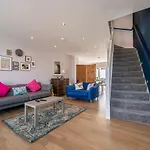 Pass The Keys Luxury 2Bed 2Bath Townhouse - Perfect For Winter Stay