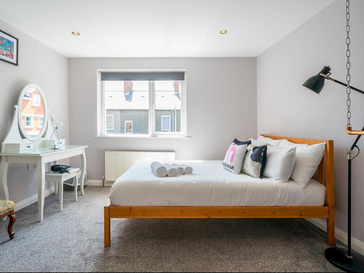 Pass The Keys Luxury 2bed 2bath Townhouse - Perfect For Winter Holiday home Belfast